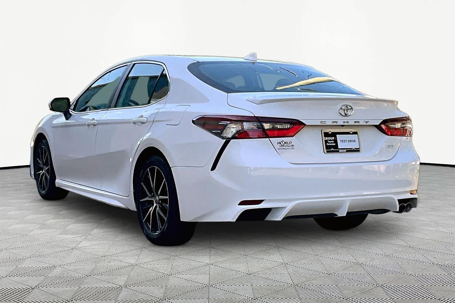 Used 2022 White Toyota SE image 12