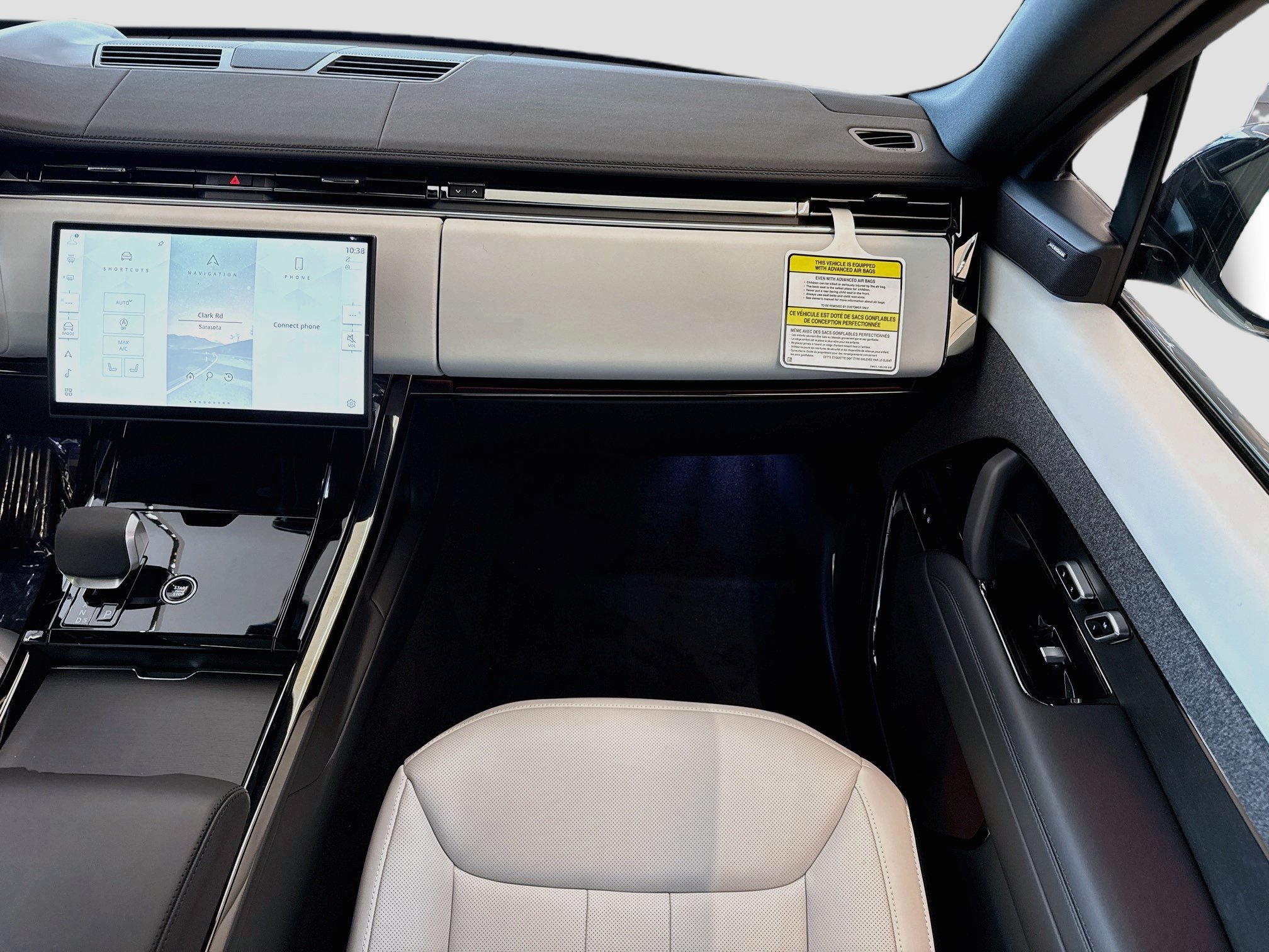 New 2026 Giola Green Land Rover Dynamic SE image 19