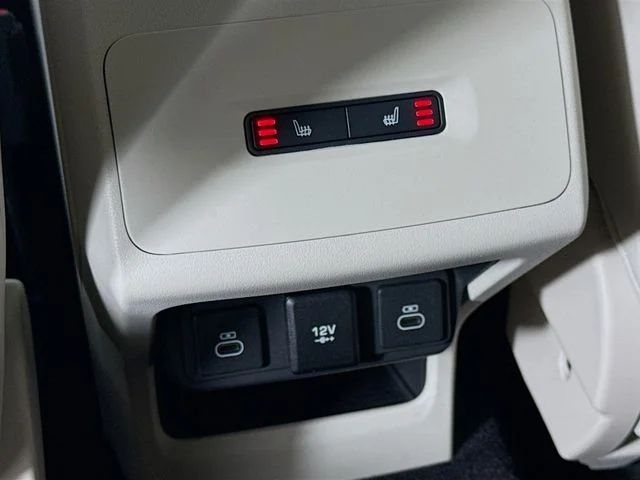 Certified Used 2024  Jaguar HSE image 26