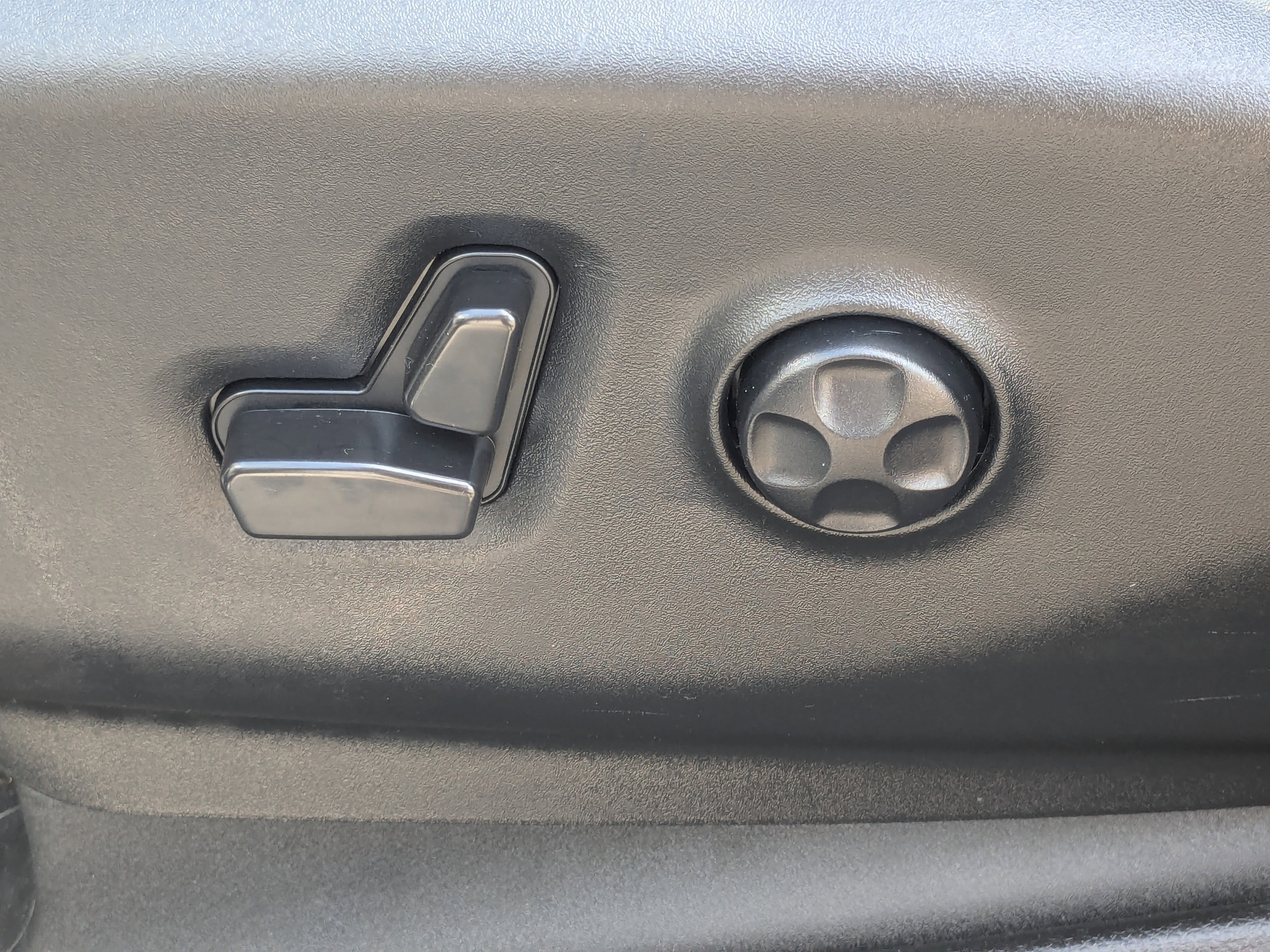 Used 2024 Fathom Blue Pearlcoat Chrysler Touring image 24