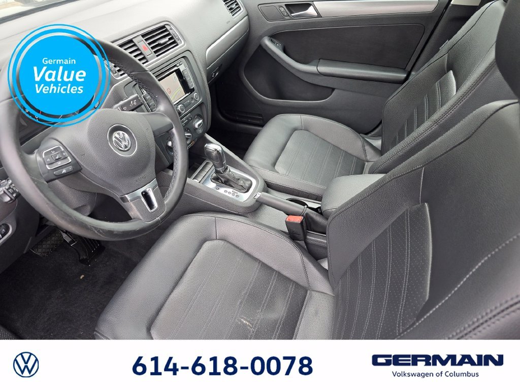 Used 2013 Black Volkswagen SEL image 16