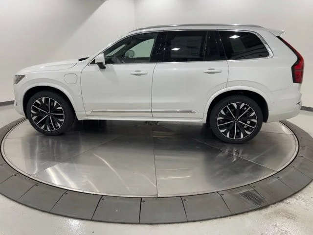 New 2026 Crystal White Volvo Plus image 2
