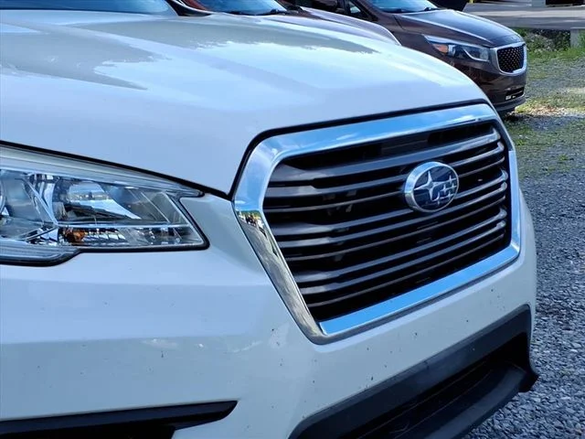 Used 2020 White Subaru Base image 17