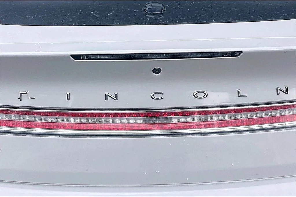 Used 2019 White Lincoln Standard image 30