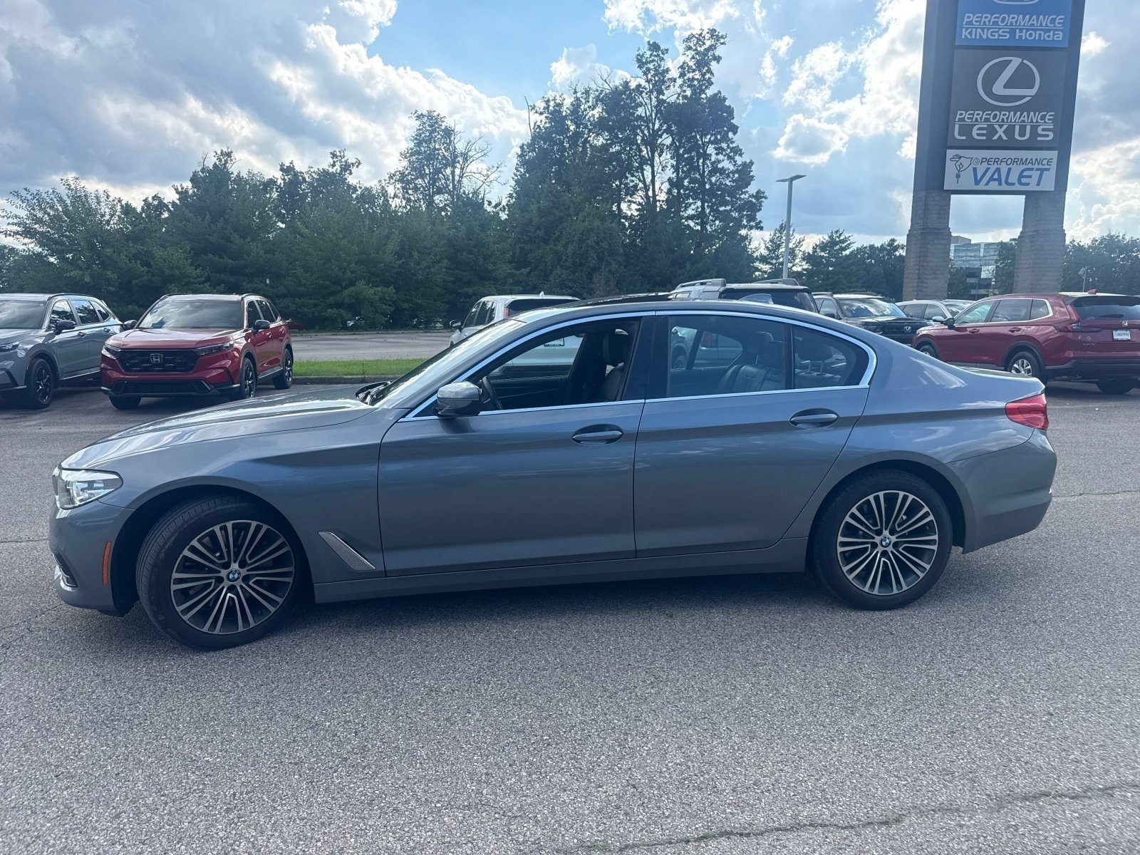 Used 2019 Bluestone Metallic BMW 530i xDrive image 2