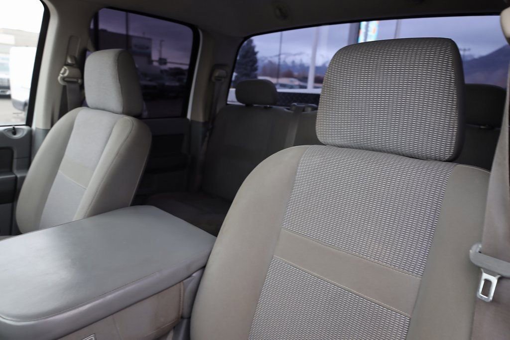 Used 2006 Bright White Dodge SLT image 16