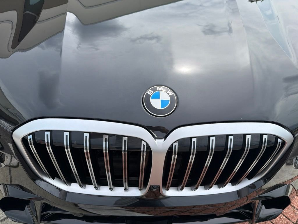 Used 2025 Black Sapphire Metallic BMW xDrive40i image 12