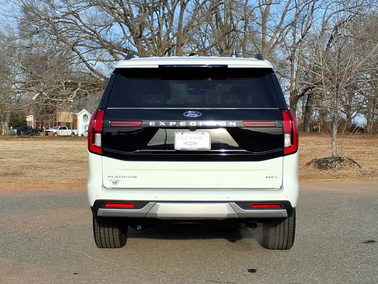 New 2025 Star White Metallic Tri-Coat Ford Platinum® MAX image 21