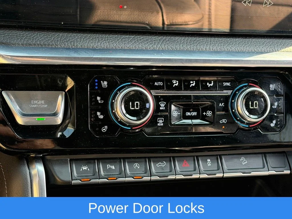 Used 2025 Silver GMC Denali image 31