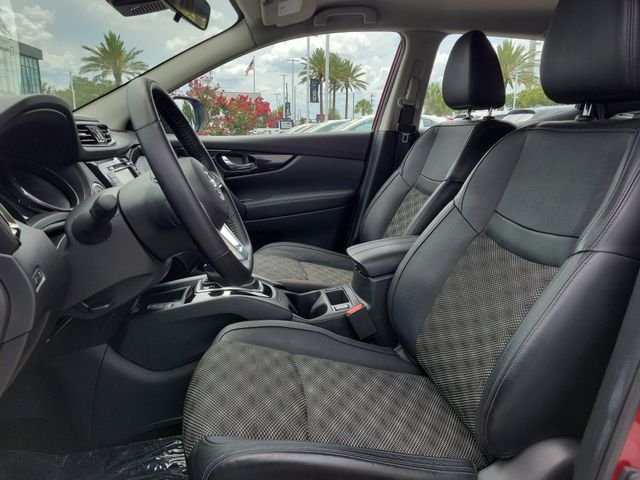Used 2022 Red Nissan SV image 16