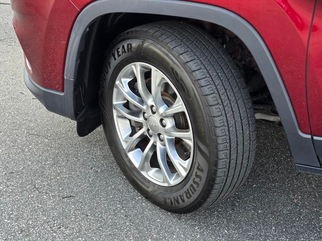 Used 2019 Red Jeep Latitude Plus image 27