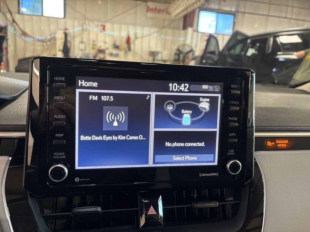 Used 2022  Toyota LE image 22