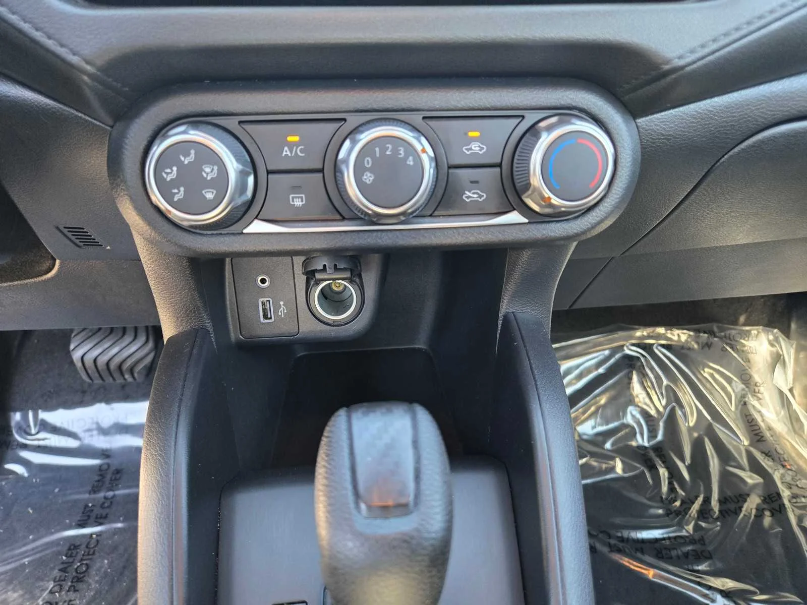 Used 2024  Nissan S image 16