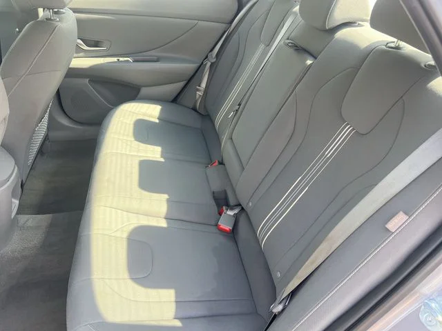 Used 2025 Silver Hyundai SEL Convenience image 37