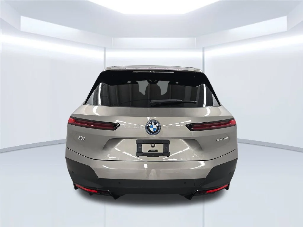 Used 2024 Gray BMW xDrive50 image 15