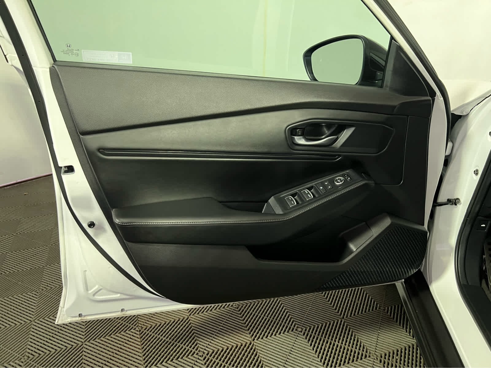 Used 2025 Platinum White Pearl Honda Sport image 23