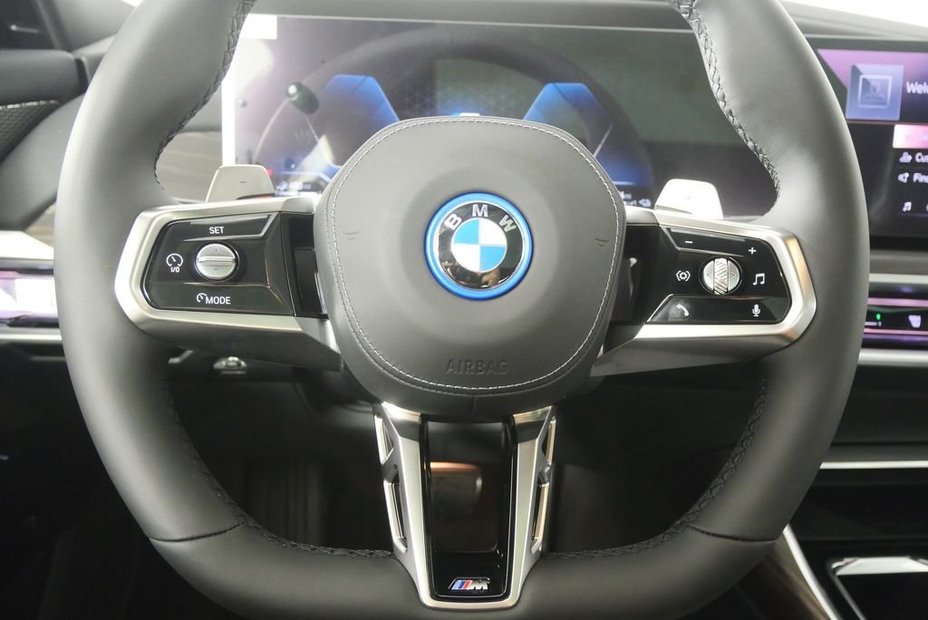 2026 BMW 7 Series 750e - Photo 21