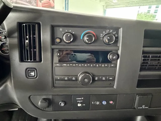 2025 Chevrolet Express Cargo Work Van - Photo 7