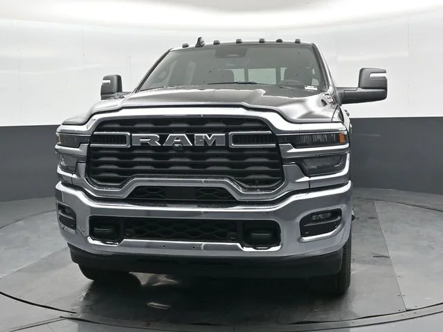 New 2026 Diamond Black Crystal Pearl-Coat Exterior Paint RAM Tradesman image 11