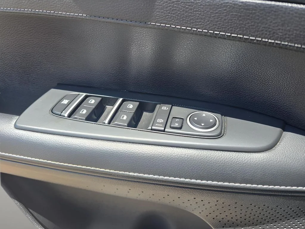Used 2024 Aurora Black Kia GT-Line image 21