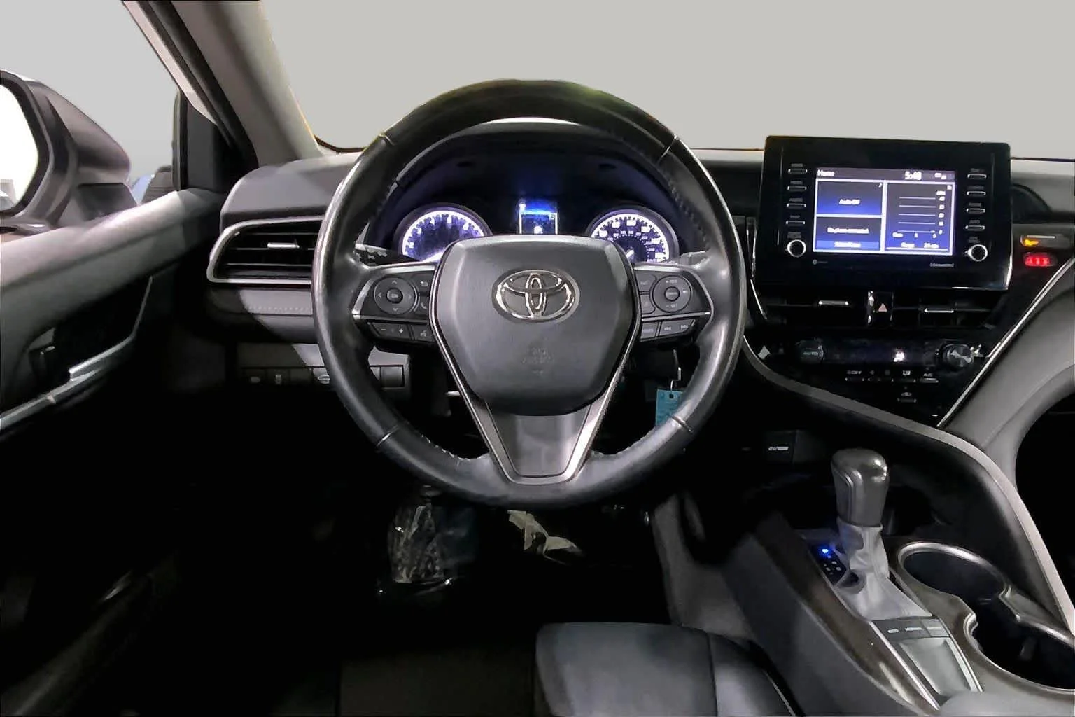 Used 2024 Ice Cap Toyota SE image 6