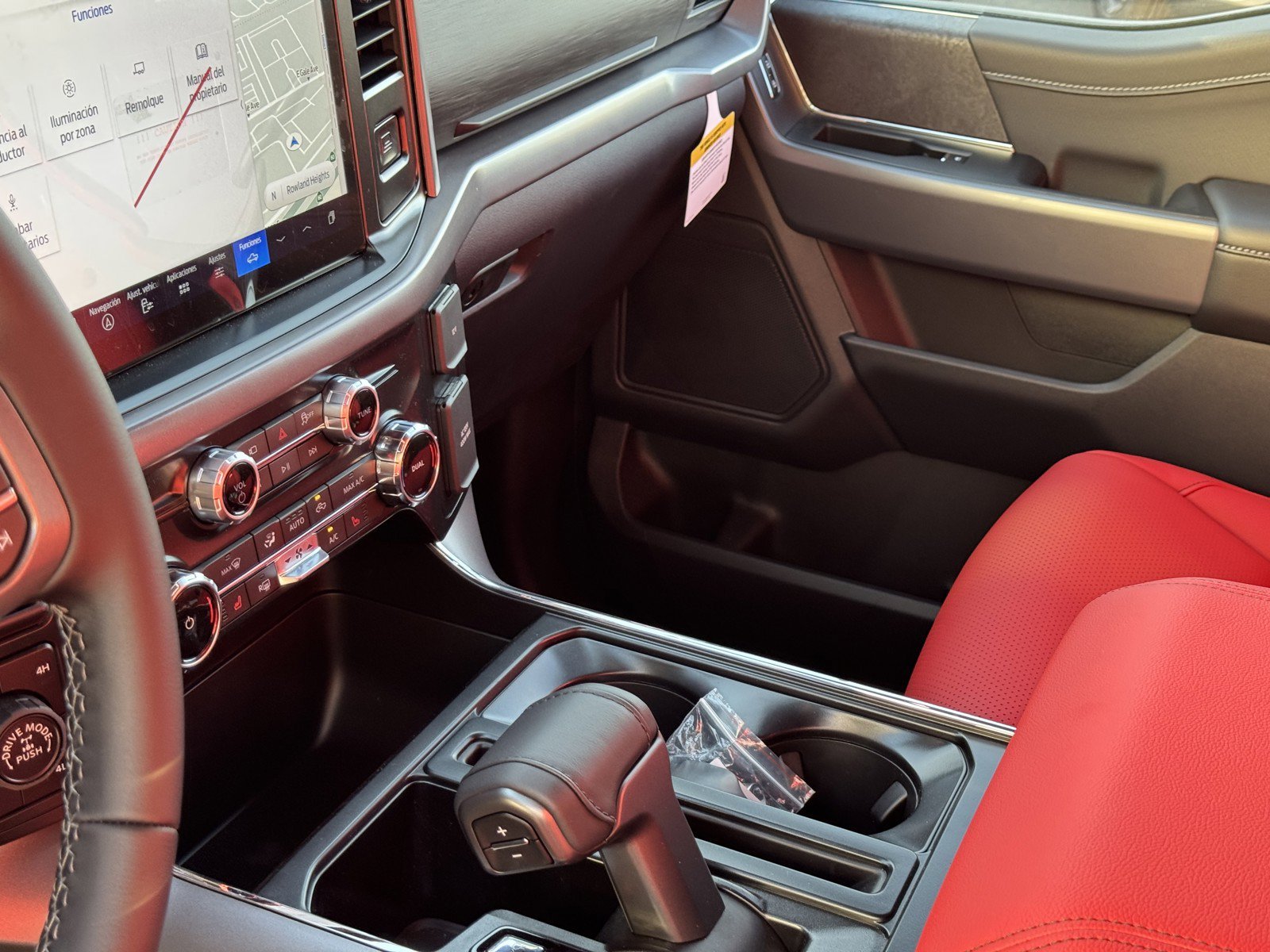 2025 Ford F-150 XLT - Photo 16