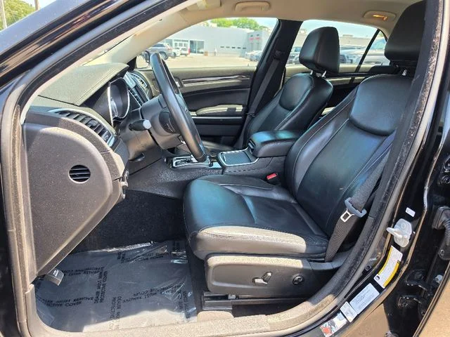 2015 Chrysler 300 Limited - Photo 21