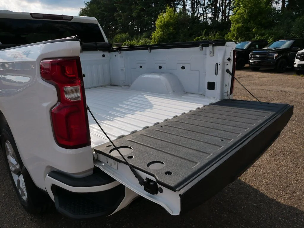 Used 2019 White Chevrolet Custom image 10