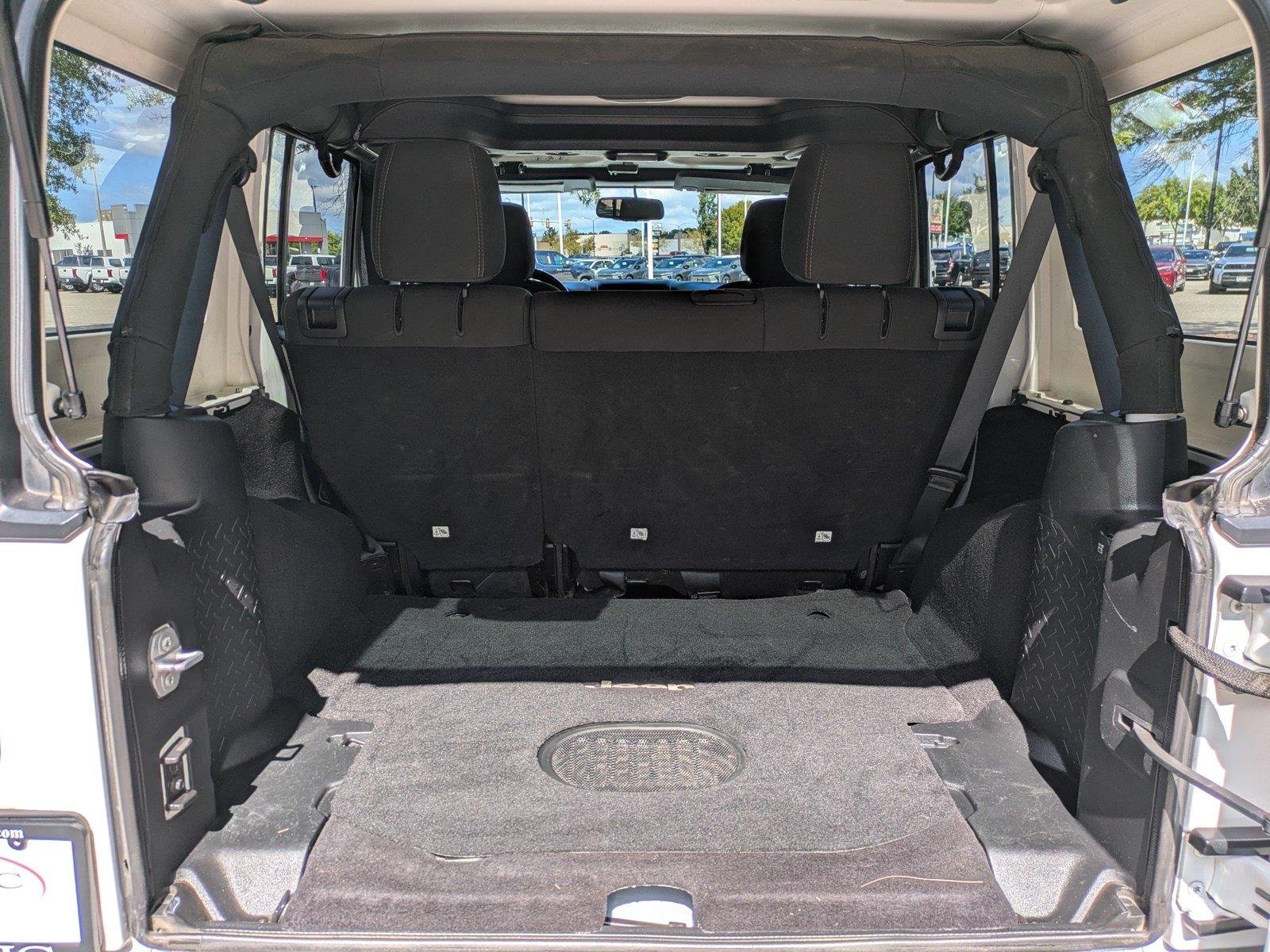 Used 2015 Bright White Clearcoat Jeep Rubicon image 13