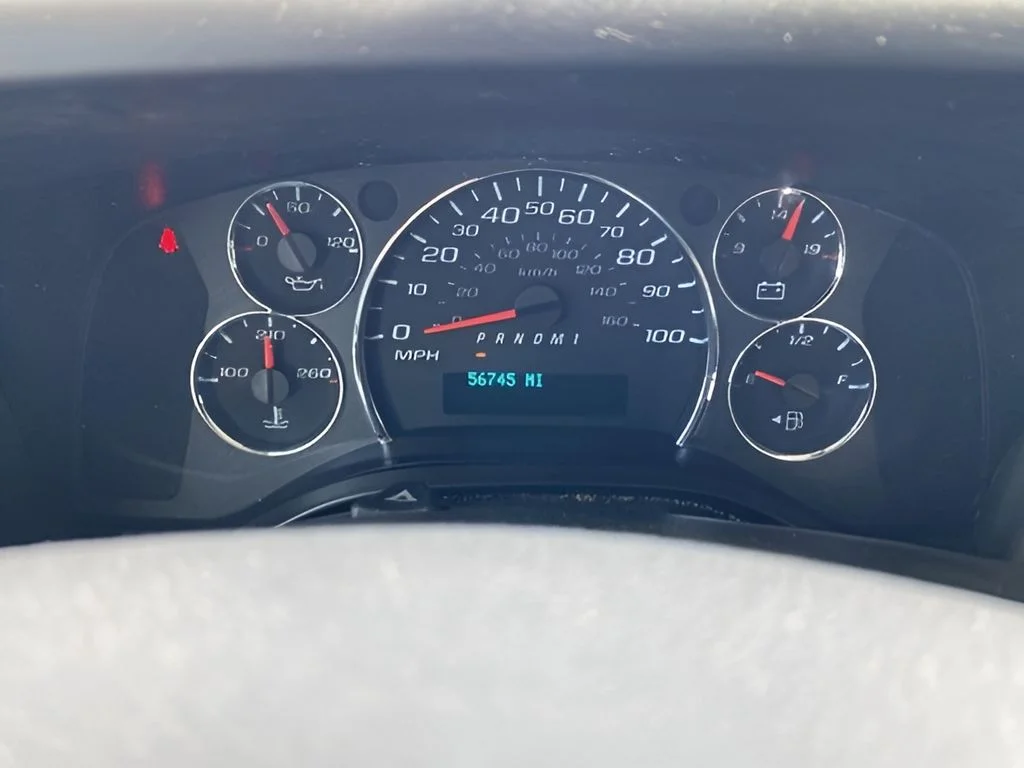 Used 2024 White GMC Work Van image 17