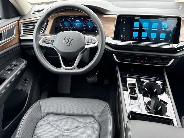 New 2026 Avocado Green Pearl Volkswagen 2.0T SE w/Technology image 30