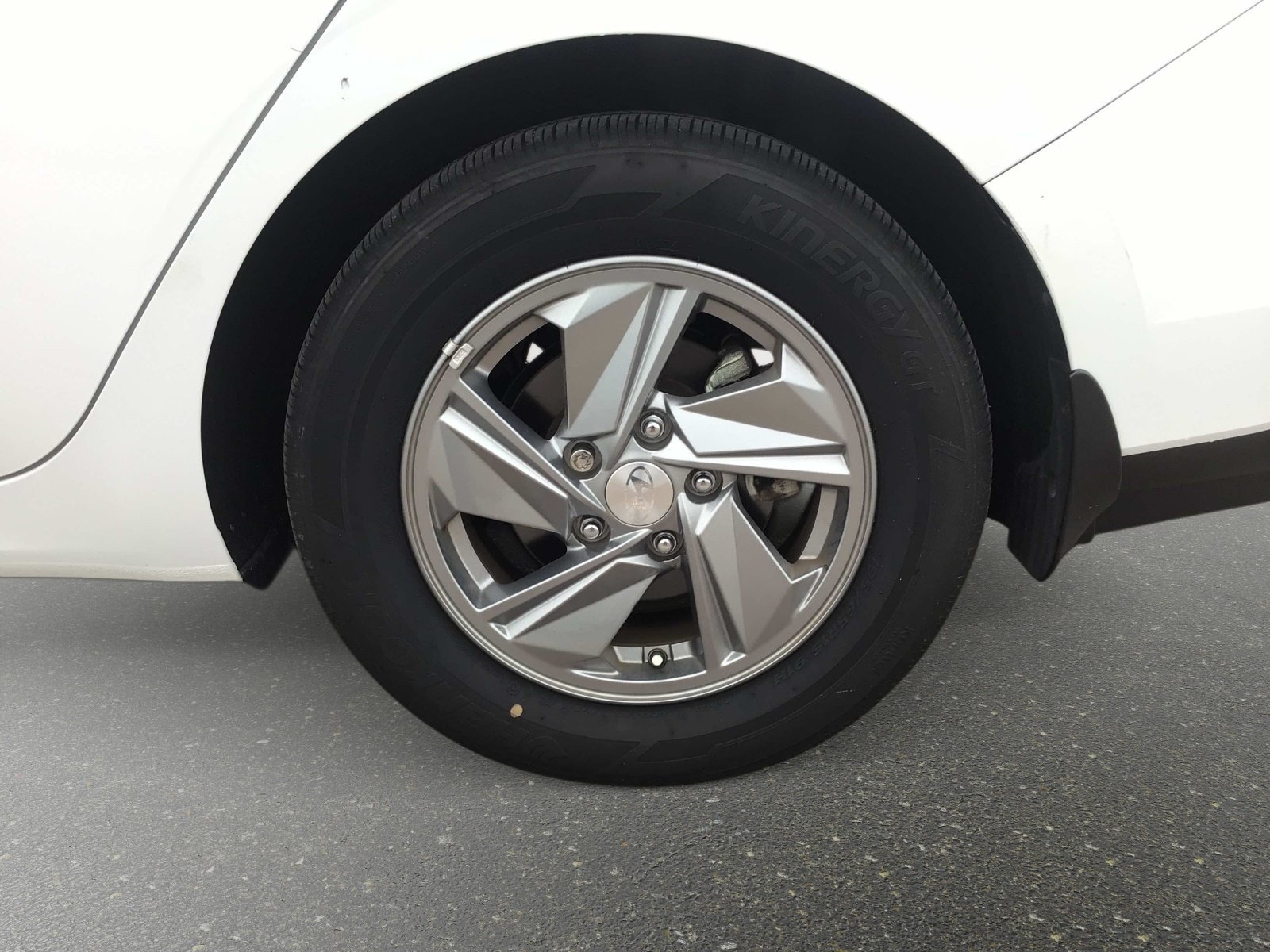 Used 2024 Serenity White Hyundai SE image 7