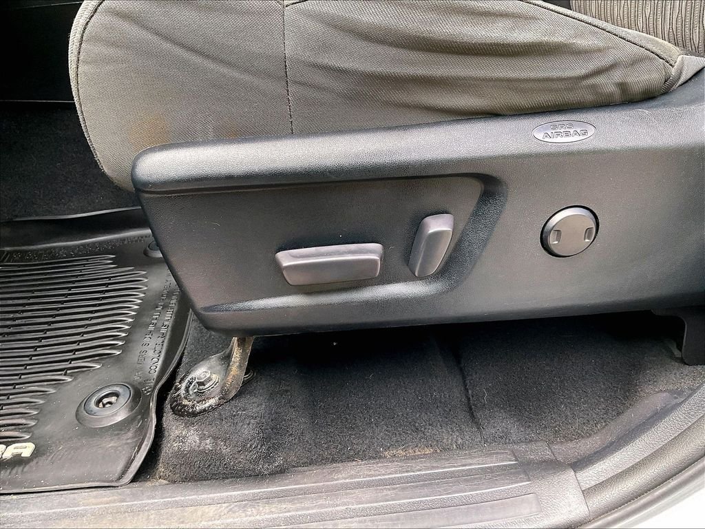 Used 2018 Silver Toyota SR5 image 27