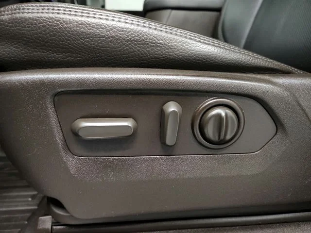 Used 2022 White GMC Denali image 50