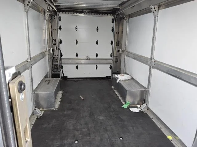 Used 2024 Oyster White BrightDrop EJY image 2