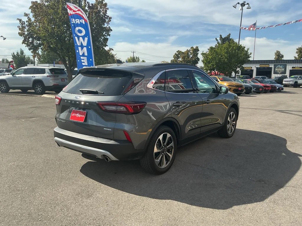 Used 2025 Carbonized Grey Metallic Ford Platinum image 5