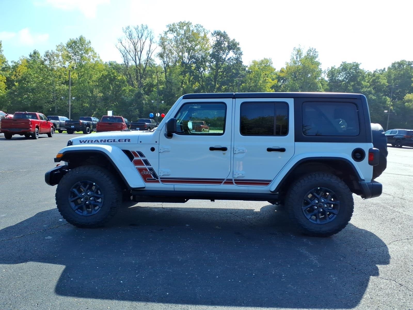 New 2026 Bright White Clear-Coat Exterior Paint Jeep 4-Door Sport image 4