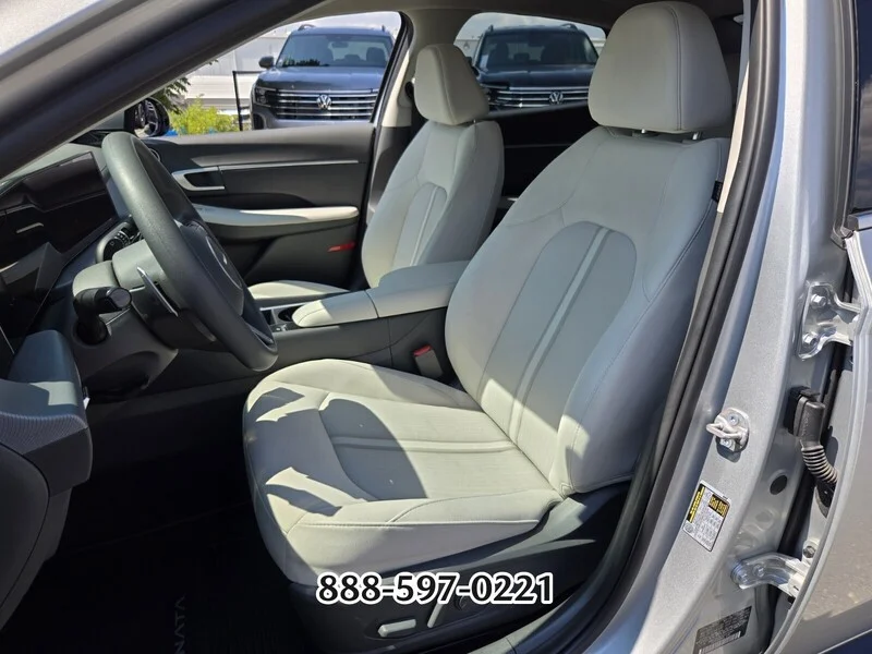 Used 2025 Silver HYUNDAI SEL image 9