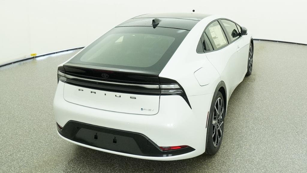 New 2026 Wind Chill Pearl Toyota XSE image 21