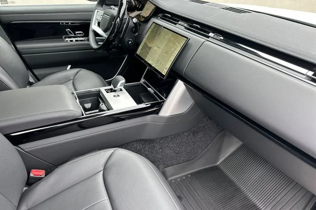 New 2026 Ostuni Pearl White Land Rover SE image 14