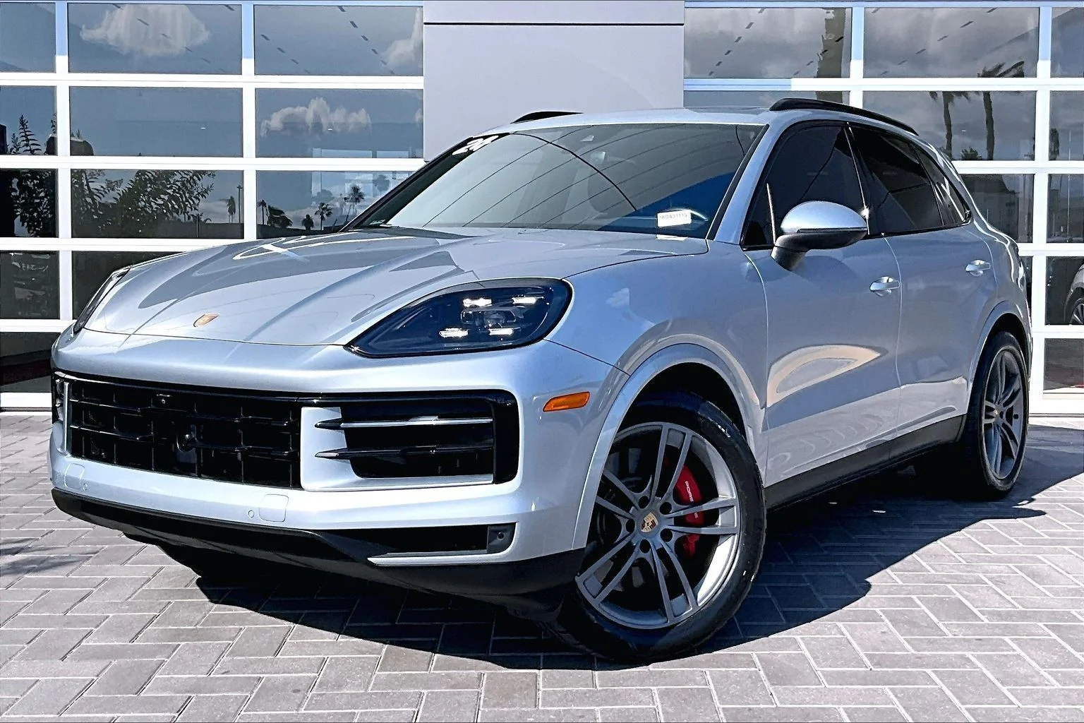 2024 Porsche Cayenne S's photo