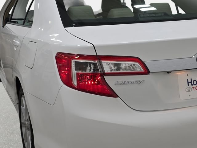 Used 2012 White Toyota XLE image 34
