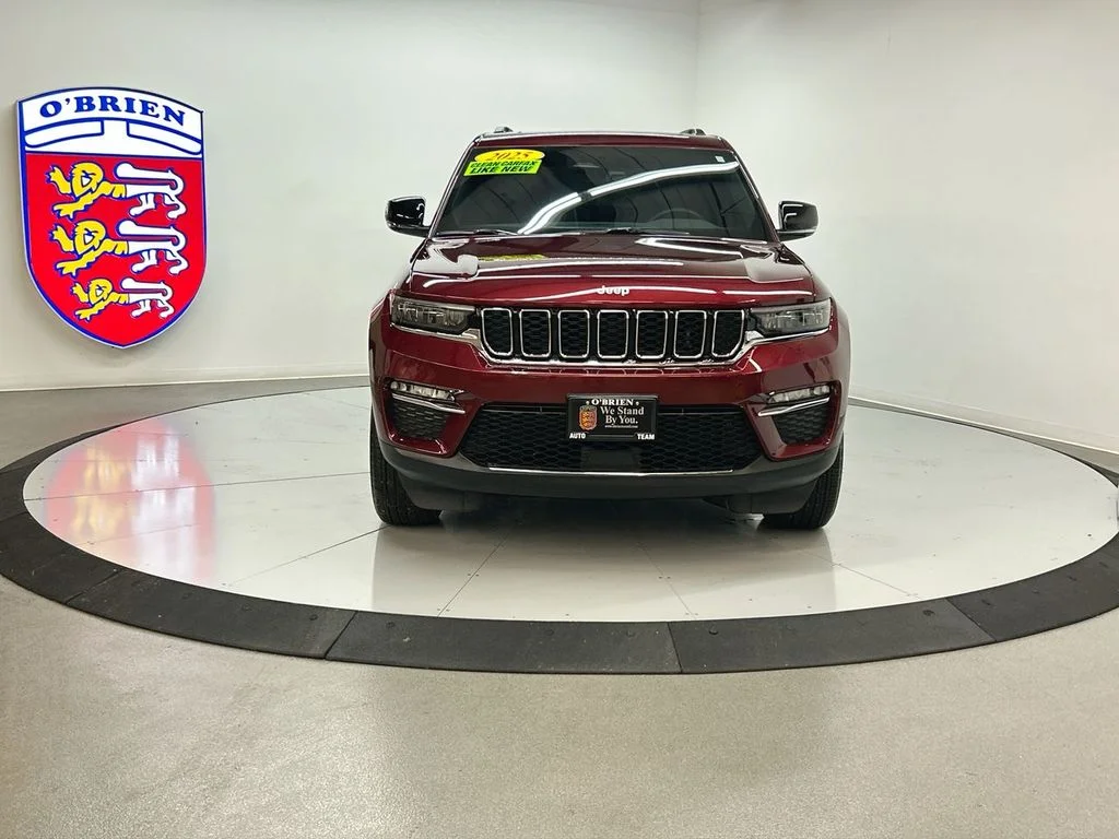 Used 2025 Velvet Jeep Limited image 35