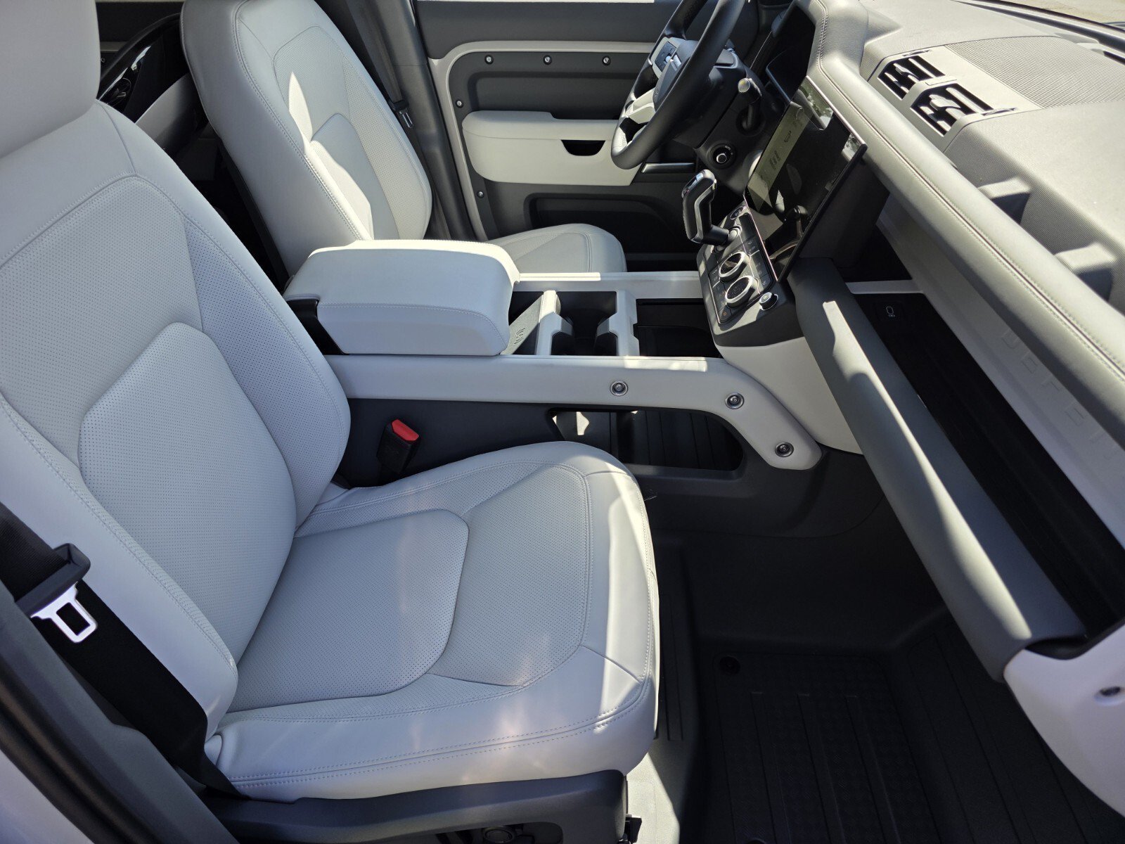 New 2026 Borasco Grey Land Rover P400 X-Dynamic SE image 3