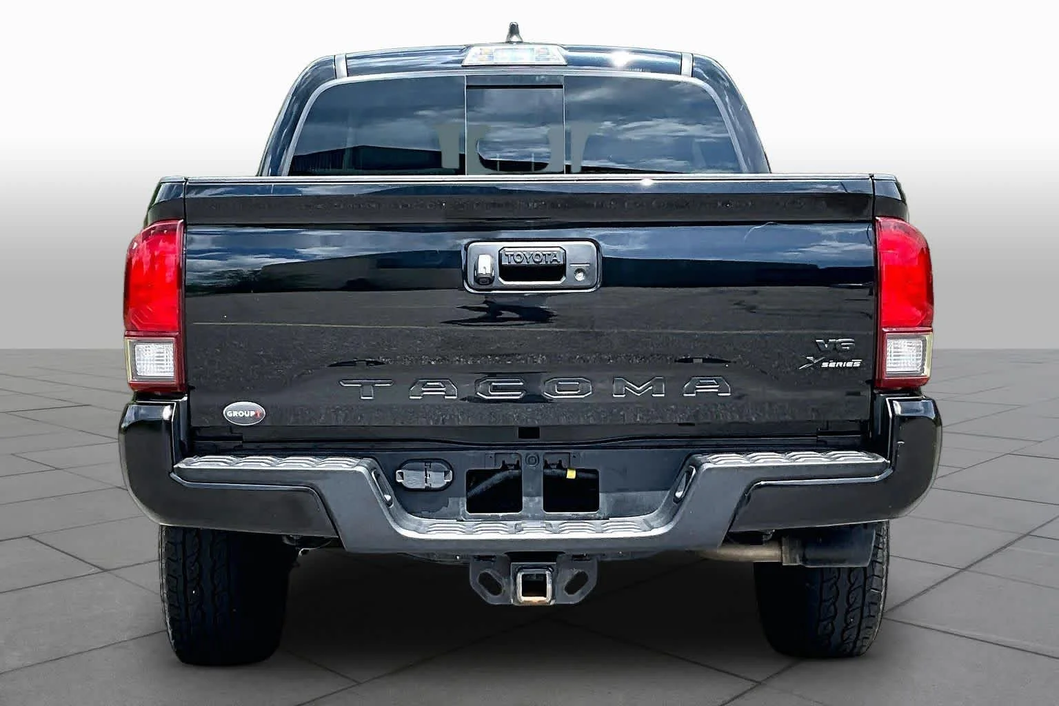 Used 2022 Midnight Black Metallic Toyota SR5 image 5