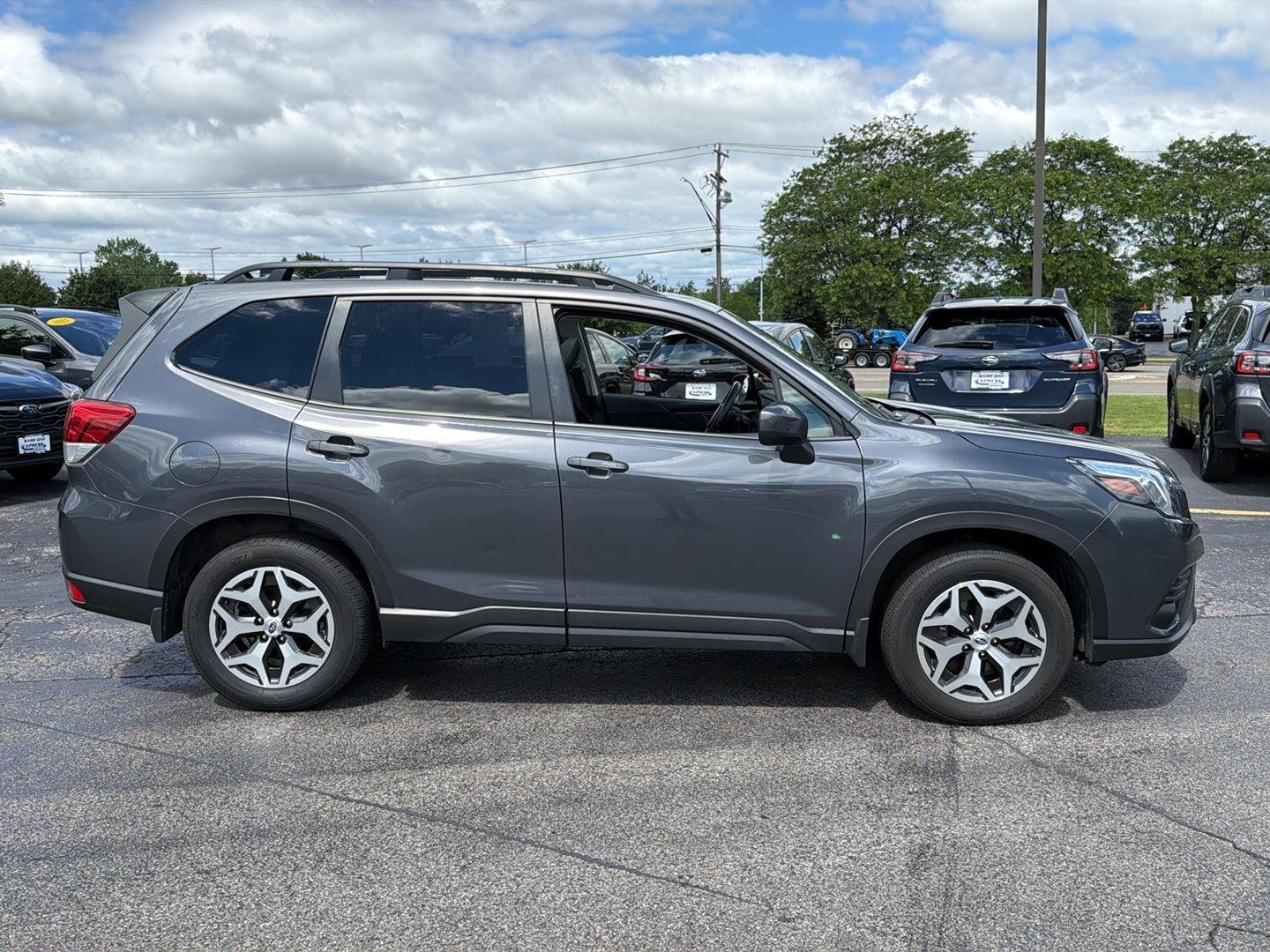 Used 2024 Magnetite Gray Metallic Subaru Premium image 7
