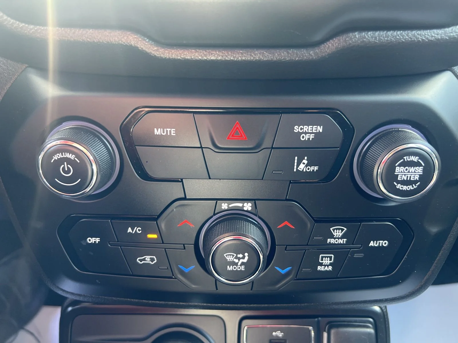 Used 2023 Black Clearcoat Jeep Altitude image 33
