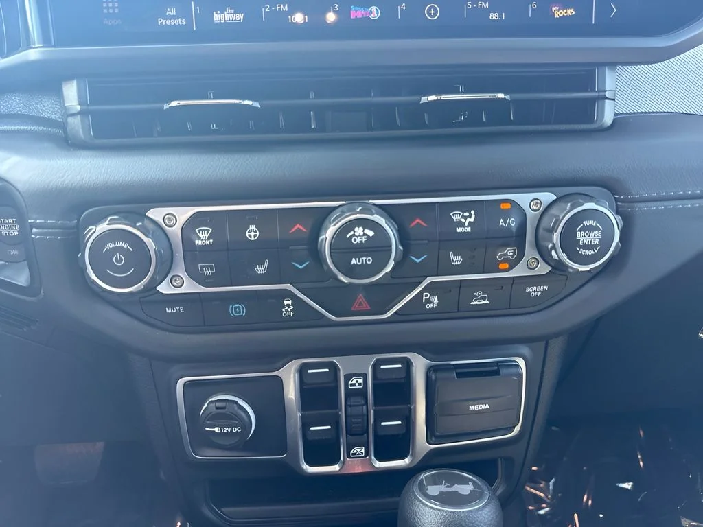 Used 2025 Gray Jeep Sahara 4xe image 10