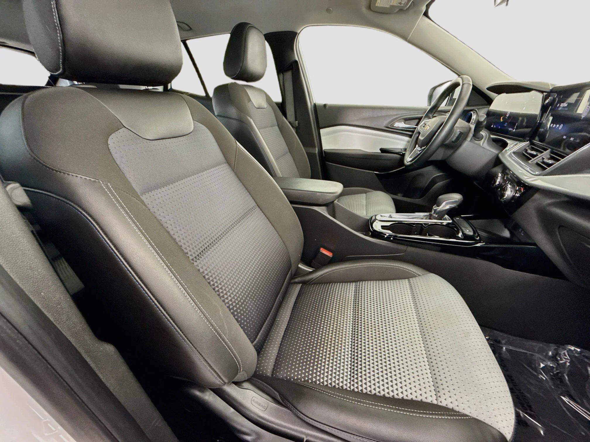 Used 2025 Summit White Chevrolet LT image 30
