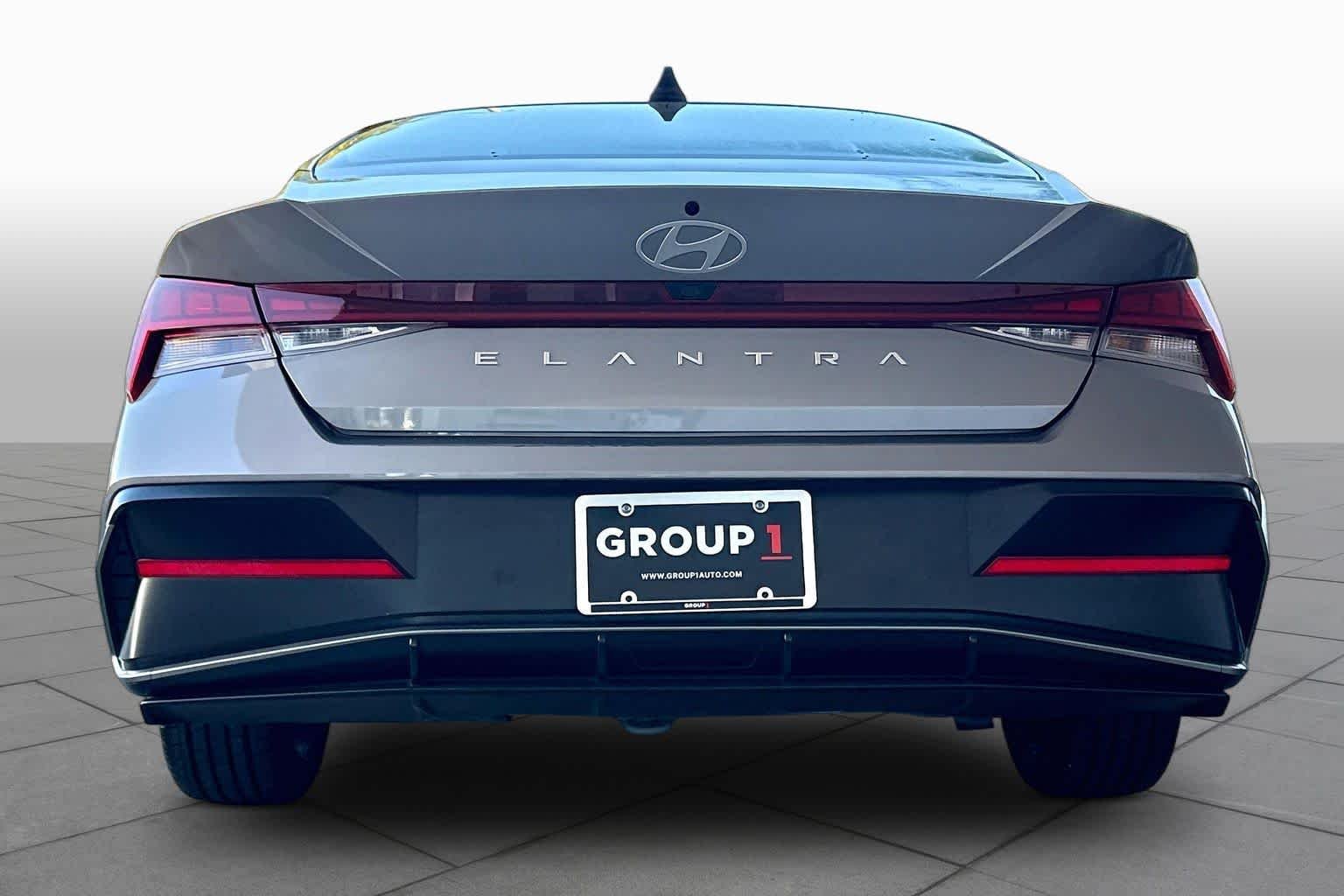 Used 2025 Fluid Metal Hyundai SEL Convenience image 5